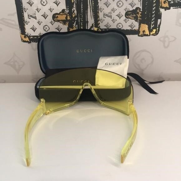 New Authentic Gucci GG1631S 009 Yellow Shield Sunglasses – Oversized Unisex - Picture 8 of 11